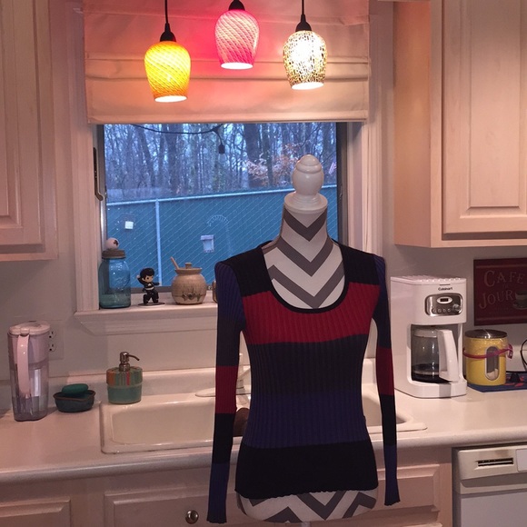 Color-paneled Top! - Picture 1 of 5